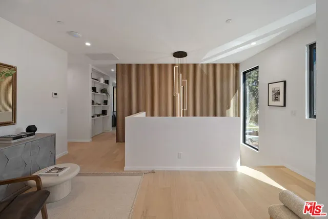 $4,195,000 | 2631 Castle Heights Place, Los Angeles, CA 90034