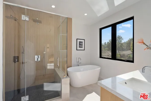 $4,195,000 | 2631 Castle Heights Place, Los Angeles, CA 90034