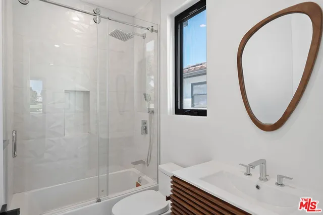 $4,195,000 | 2631 Castle Heights Place, Los Angeles, CA 90034