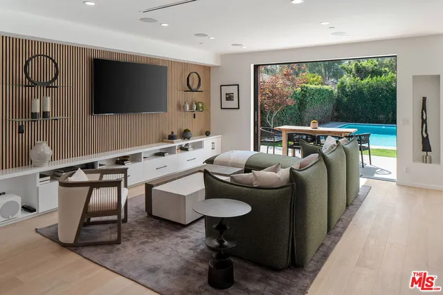 $4,195,000 | 2631 Castle Heights Place, Los Angeles, CA 90034