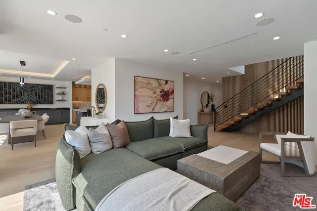 $4,195,000 | 2631 Castle Heights Place, Los Angeles, CA 90034