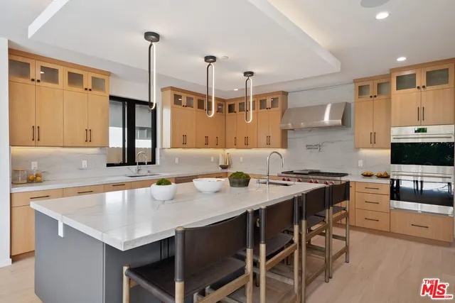 $4,195,000 | 2631 Castle Heights Place, Los Angeles, CA 90034