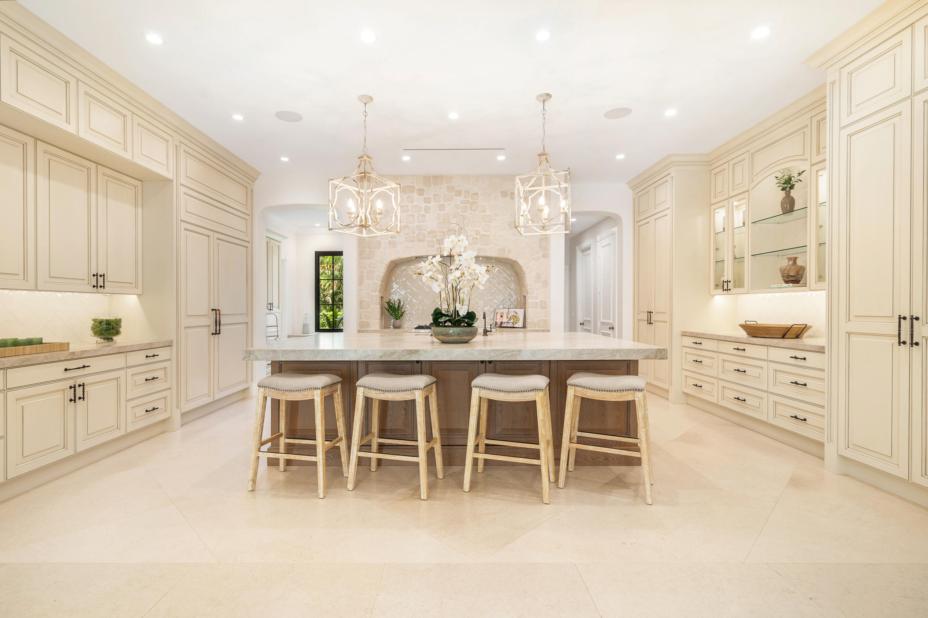 236 Via Las Brisas Palm Beach, FL 33480 - Photo 15 of 48 high-12