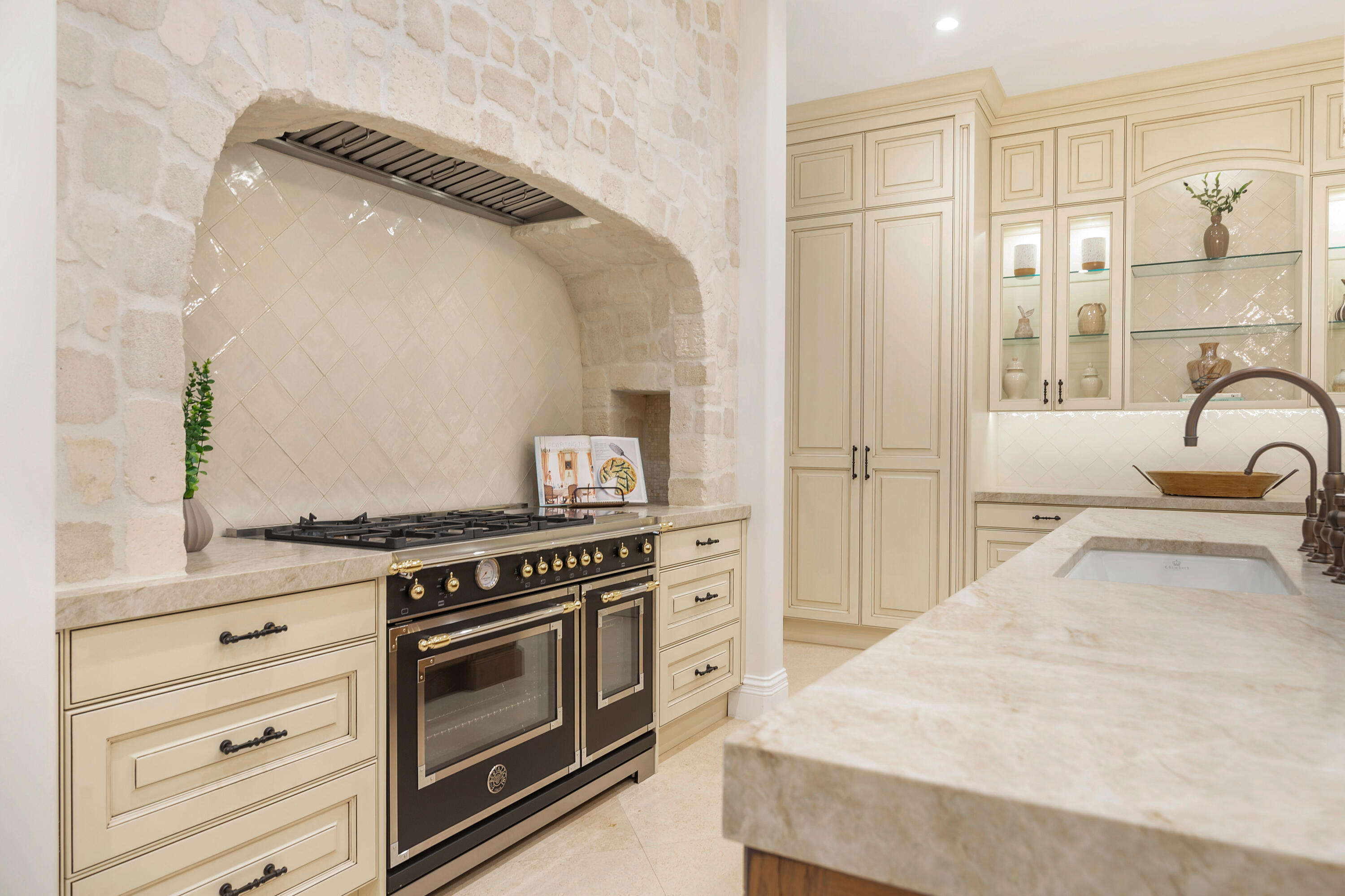 236 Via Las Brisas Palm Beach, FL 33480 - Photo 16 of 48 high-13