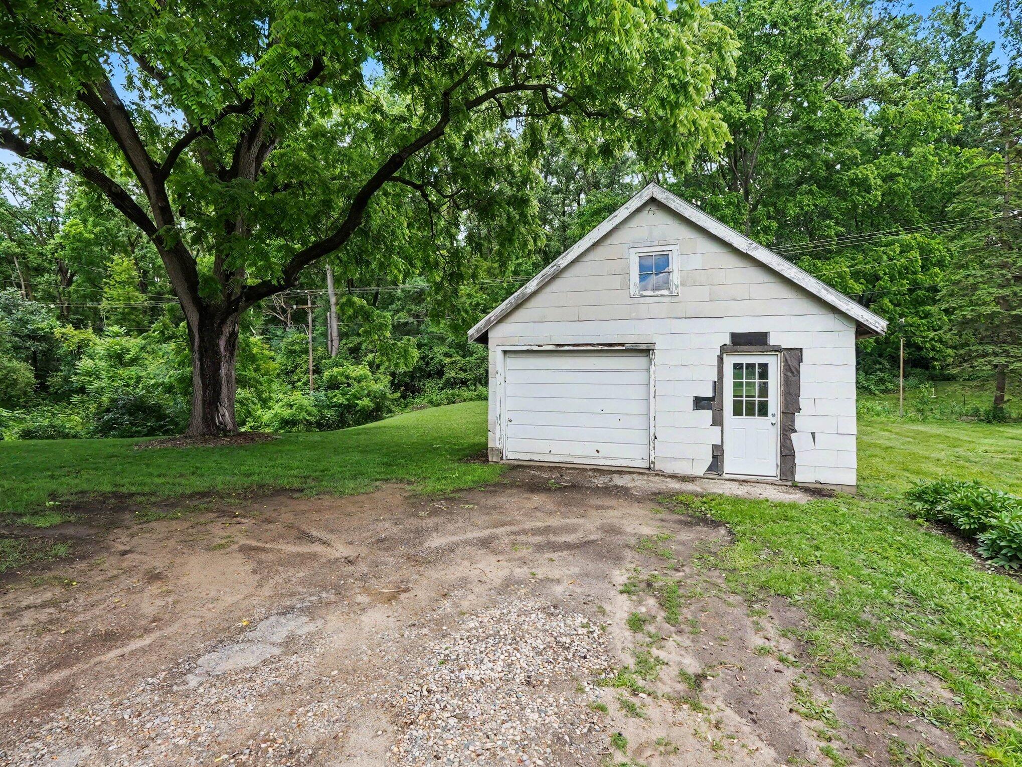685 South Wagner Road Ann Arbor, MI 48103 - Photo 39 of 44 015_file_2369