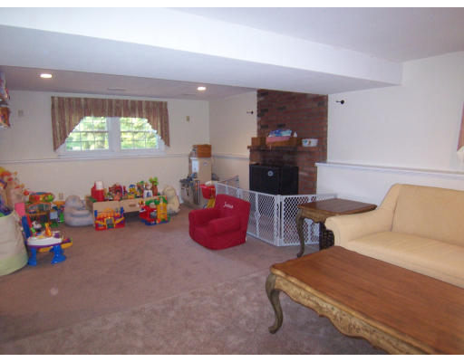 49 Mountain Road Burlington, MA 01803 - Photo 12 of 17 Gallery Image 12