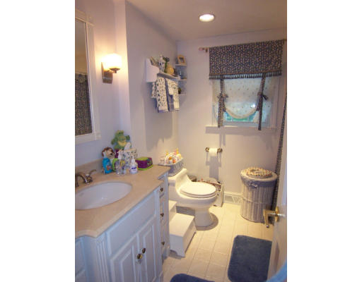 49 Mountain Road Burlington, MA 01803 - Photo 7 of 17 Gallery Image 7