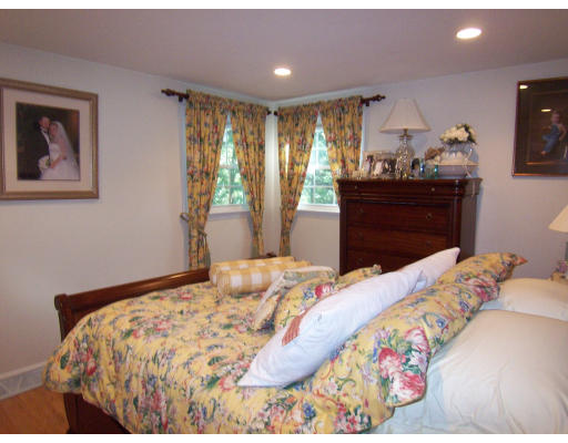 49 Mountain Road Burlington, MA 01803 - Photo 8 of 17 Gallery Image 8