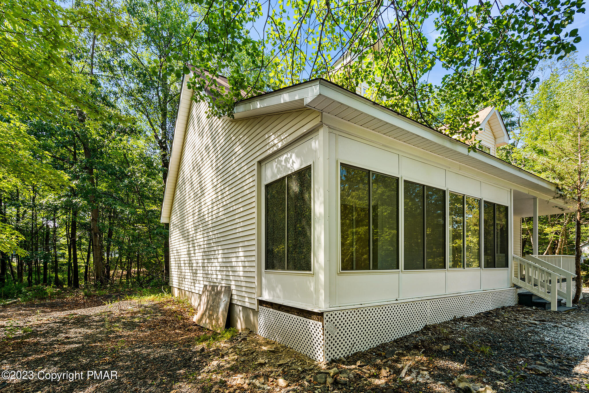 258 Kirkham Road Bushkill, PA 18324 - Photo 3 of 22 258 Kirkham Rd-Bushkill-PA-03