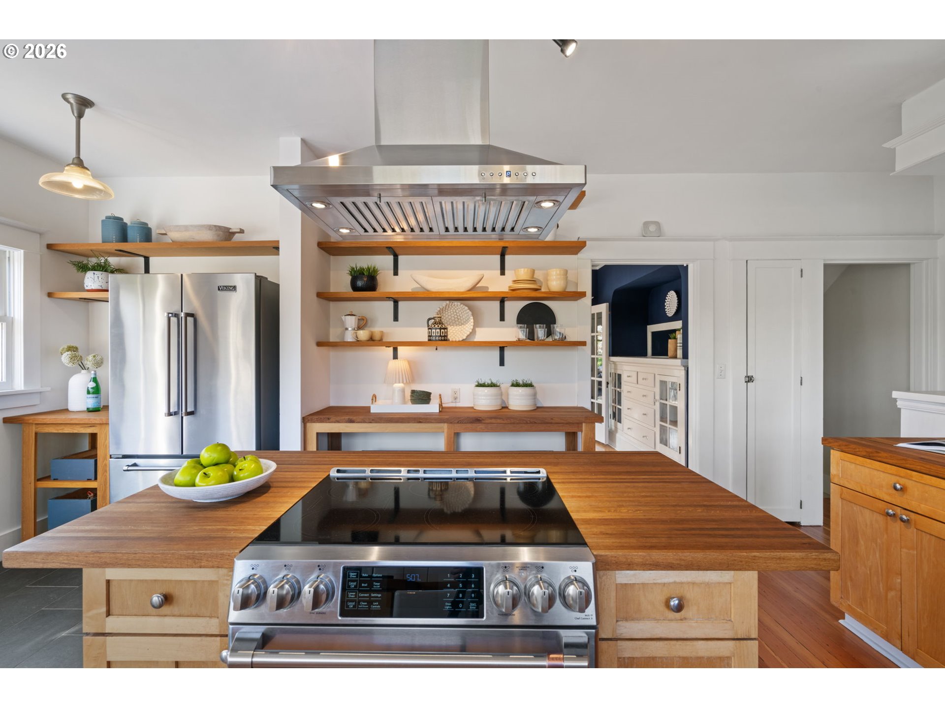 316 Northeast 44th Avenue Portland, OR 97213 - Photo 11 of 43 a living room filled with furniture