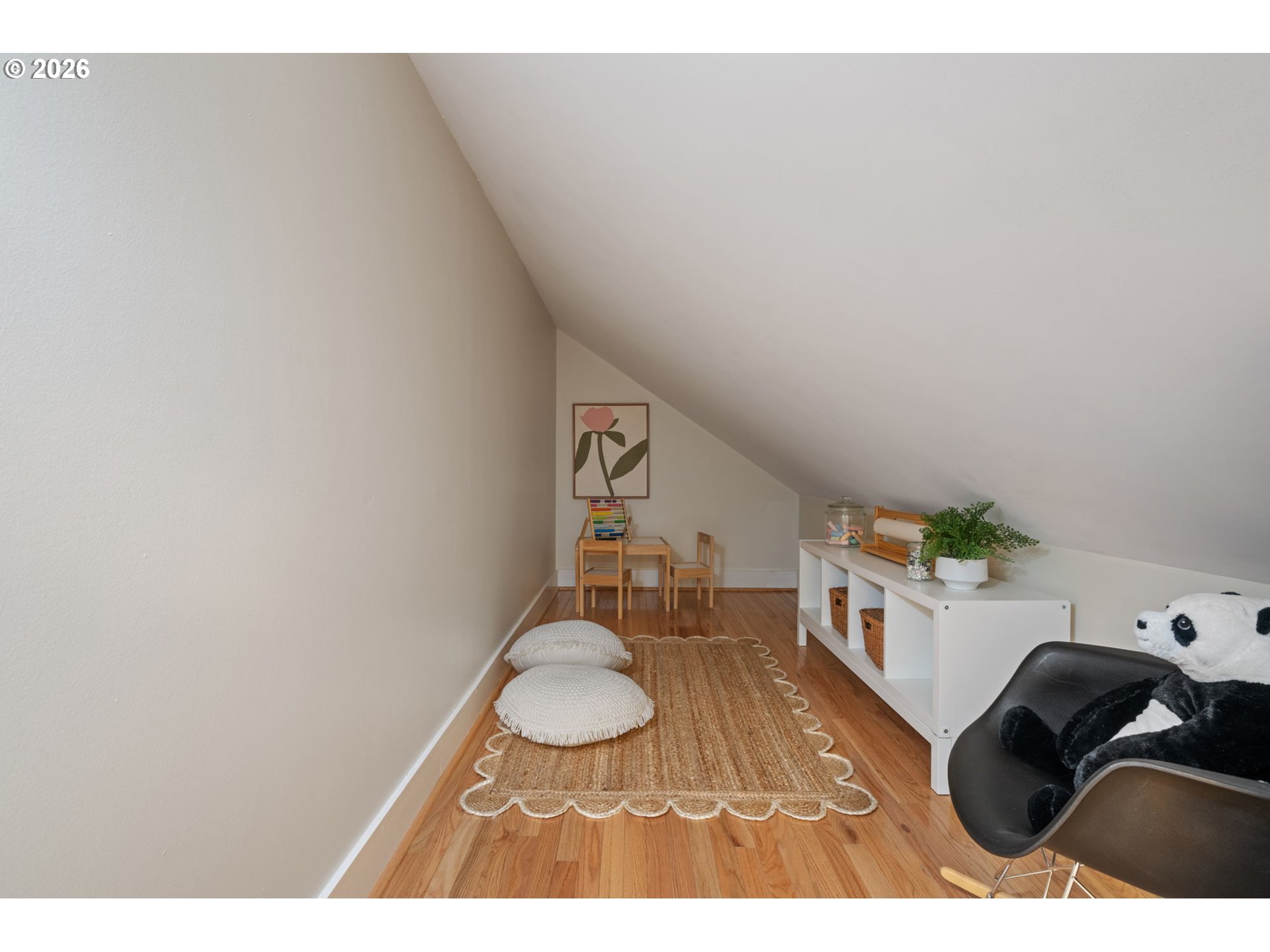 316 Northeast 44th Avenue Portland, OR 97213 - Photo 25 of 43 a living room with furniture