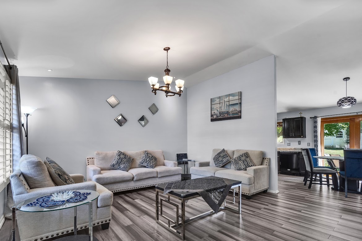 1438 Maple Ridge Court Carol Stream, IL 60188 - Photo 2 of 21