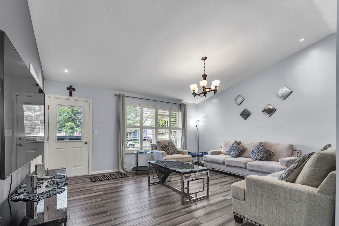 1438 Maple Ridge Court Carol Stream, IL 60188 - Photo 3 of 21