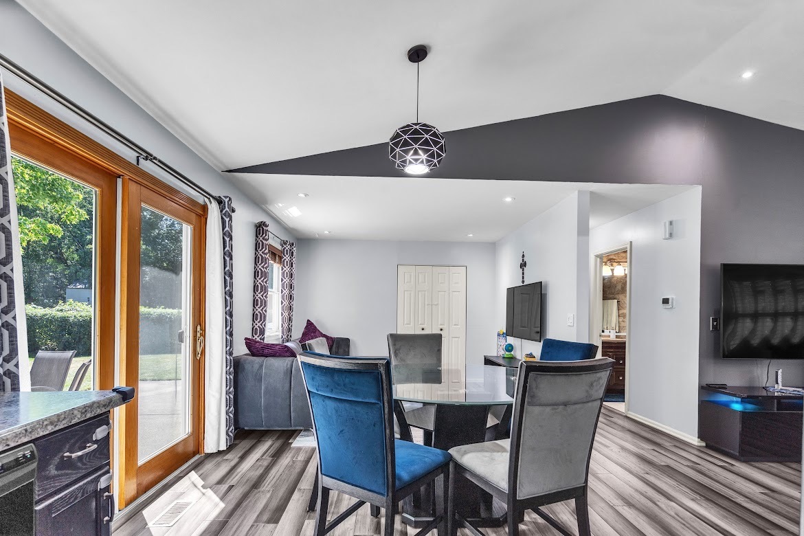 1438 Maple Ridge Court Carol Stream, IL 60188 - Photo 6 of 21