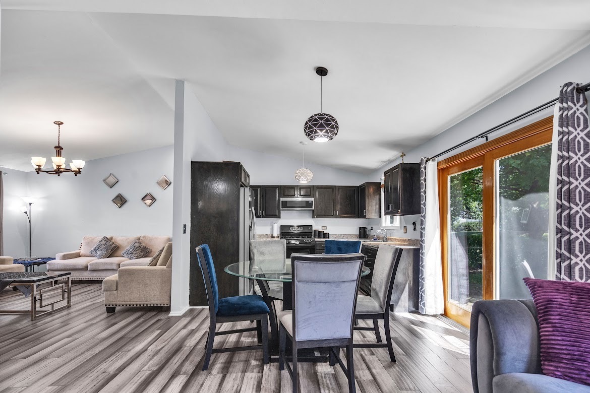 1438 Maple Ridge Court Carol Stream, IL 60188 - Photo 7 of 21