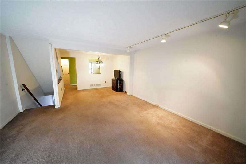 2325 Old Greentree Road Carnegie, PA 15106 - Photo 2 of 17 Gallery Image 2