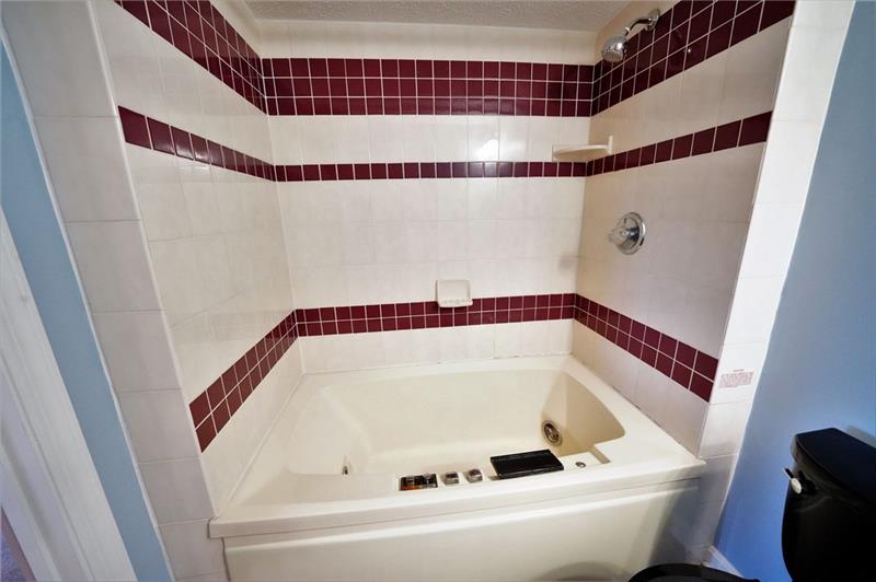 2325 Old Greentree Road Carnegie, PA 15106 - Photo 13 of 17 Gallery Image 13