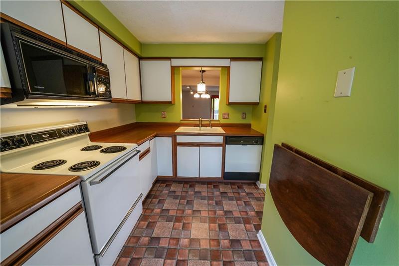 2325 Old Greentree Road Carnegie, PA 15106 - Photo 5 of 17 Gallery Image 5