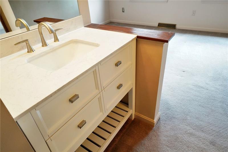 2325 Old Greentree Road Carnegie, PA 15106 - Photo 10 of 17 Gallery Image 10