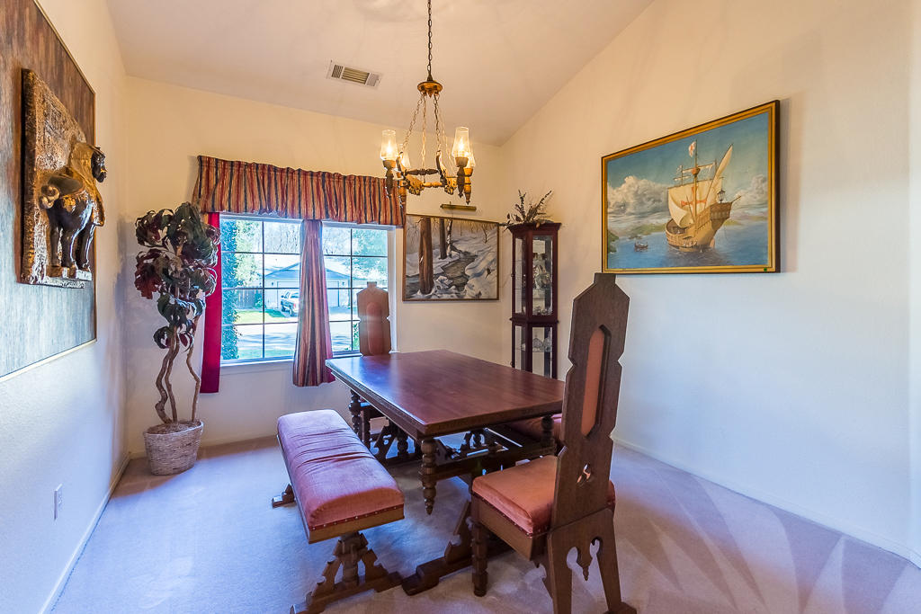3318 Lawrence Road Redding, CA 96002 - Photo 11 of 24 a dining room with furniture and window