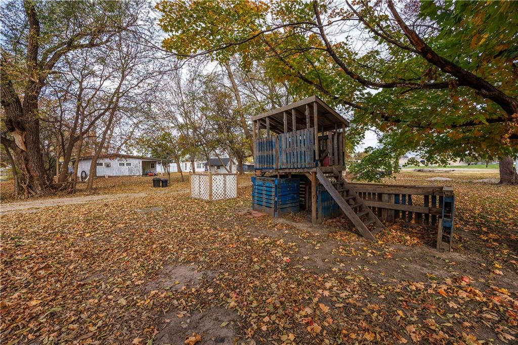 1607 North 8th Street Neodesha, KS 66757 - Photo 28 of 37