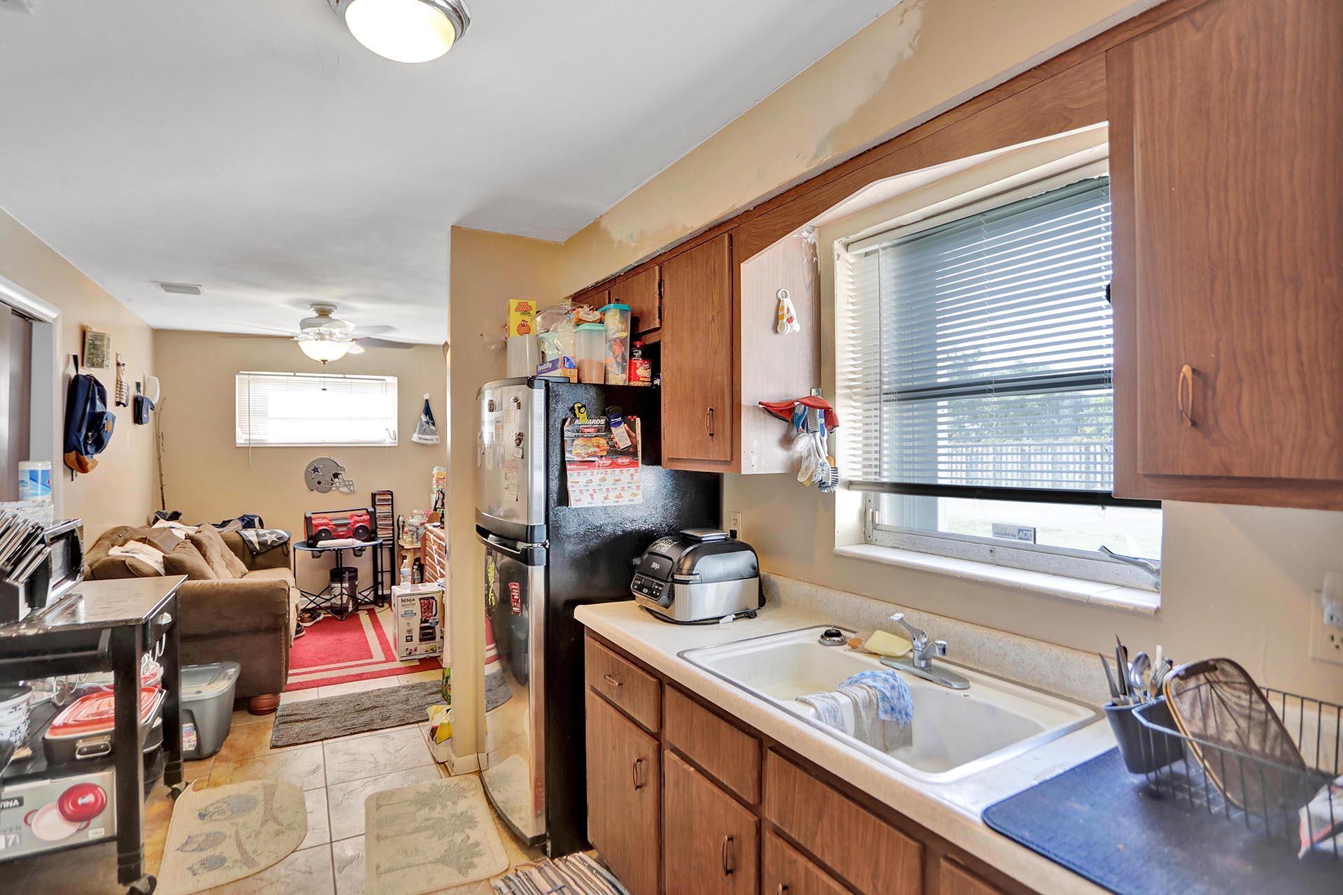 591 Silver Beach Road Riviera Beach, FL 33403 - Photo 20 of 29 G87A4123