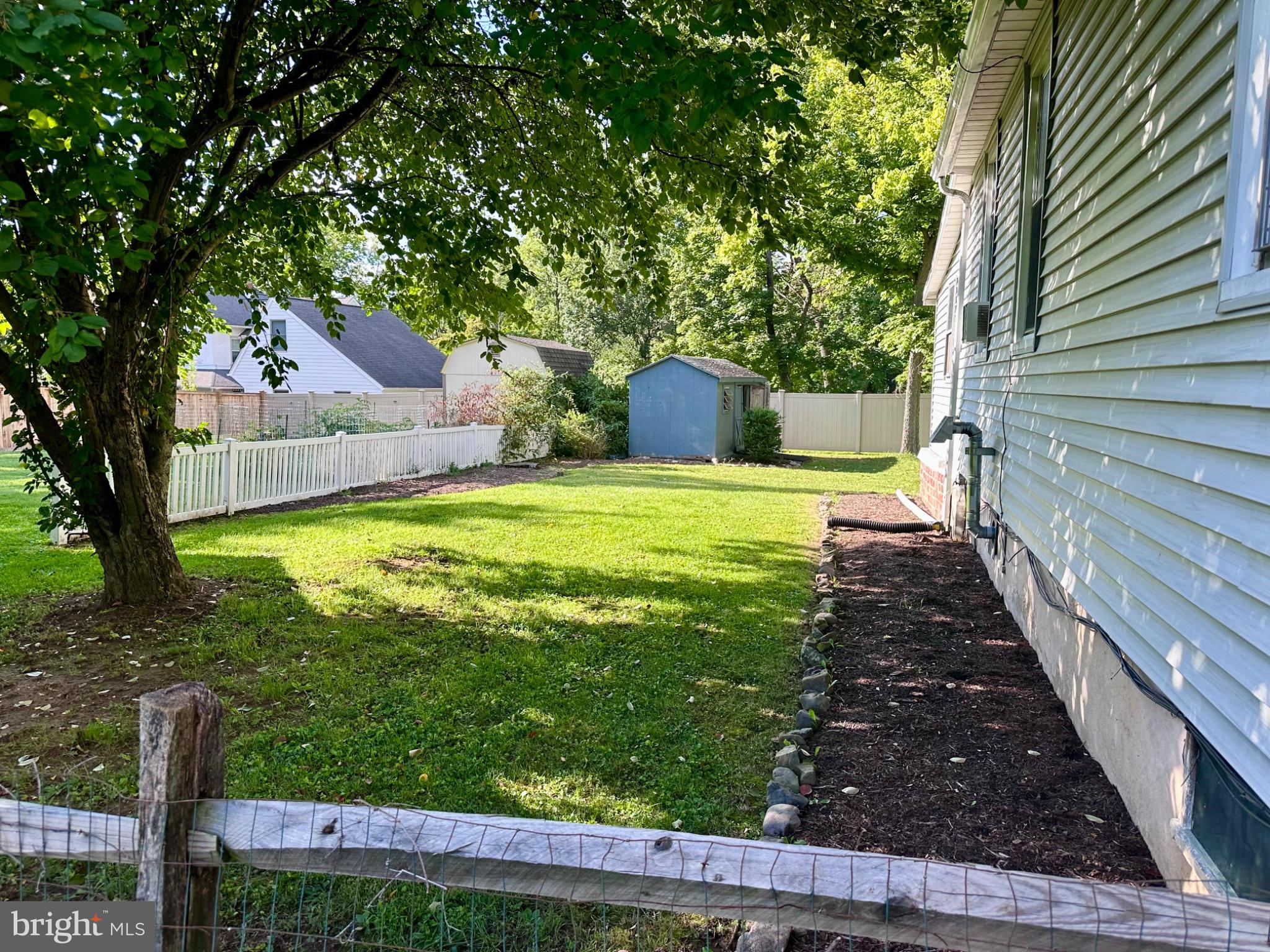 387 Mountain View Road Reading, PA 19607 - Photo 40 of 41 Large side yard