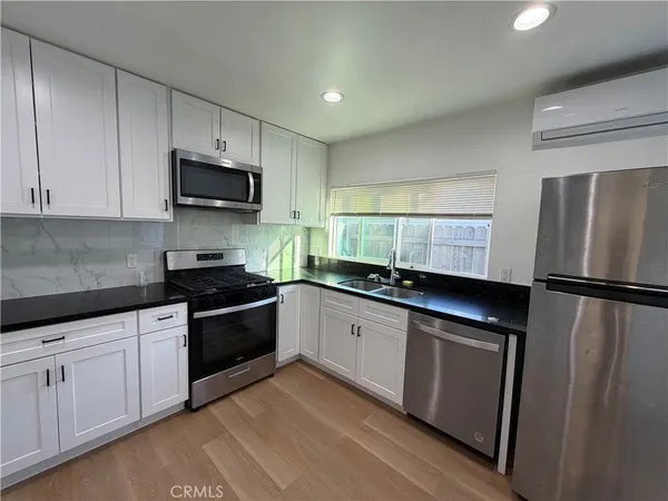 $2,300 | 12610 Martha Street, Unit 2, Valley Village, CA 91607