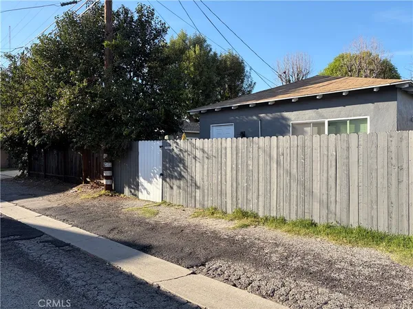 $2,350 | 12610 Martha Street, Unit 2, Valley Village, CA 91607