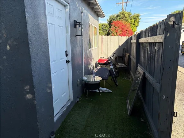 $2,350 | 12610 Martha Street, Unit 2, Valley Village, CA 91607