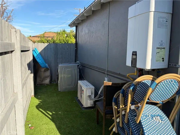 $2,350 | 12610 Martha Street, Unit 2, Valley Village, CA 91607