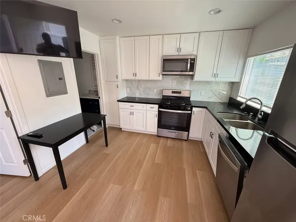 $2,350 | 12610 Martha Street, Unit 2, Valley Village, CA 91607