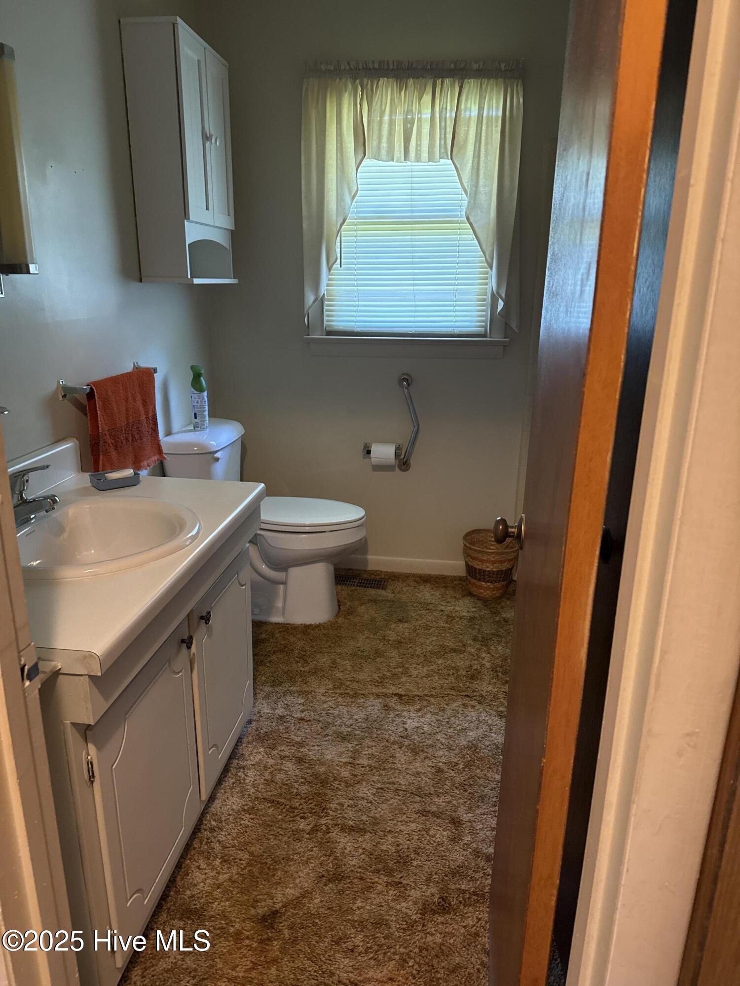 4037 Stantonsburg Road Southeast Wilson, NC 27893 - Photo 8 of 11 Bathroom