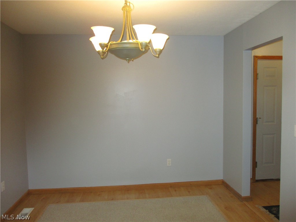 9586 Whippoorwill Road Diamond, OH 44412 - Photo 9 of 31 Gallery Image 9