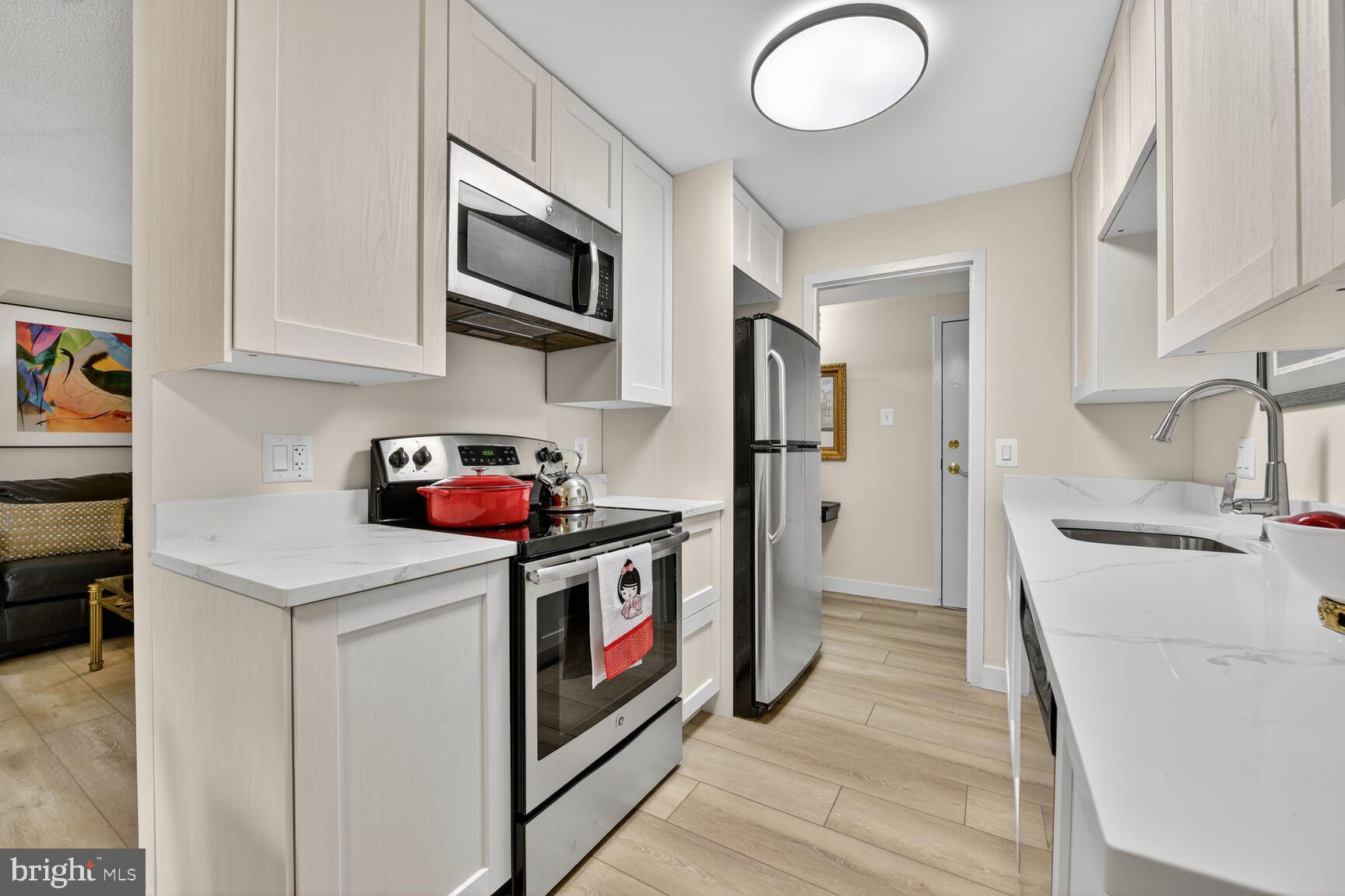 2208 Castle Rock Square, Unit 2B Reston, VA 20191 - Photo 14 of 51 a kitchen with a sink stove and refrigerator