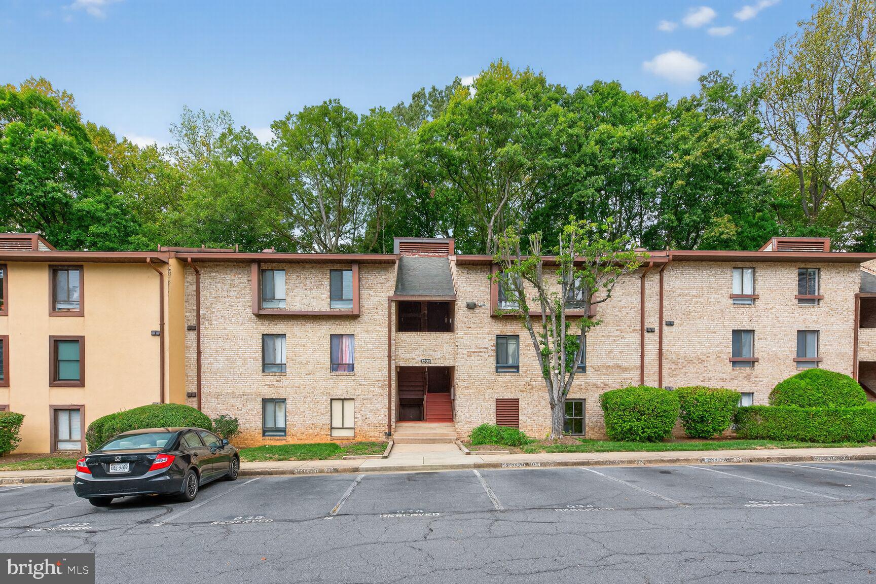 2208 Castle Rock Square, Unit 2B Reston, VA 20191 - Photo 2 of 51 a building view
