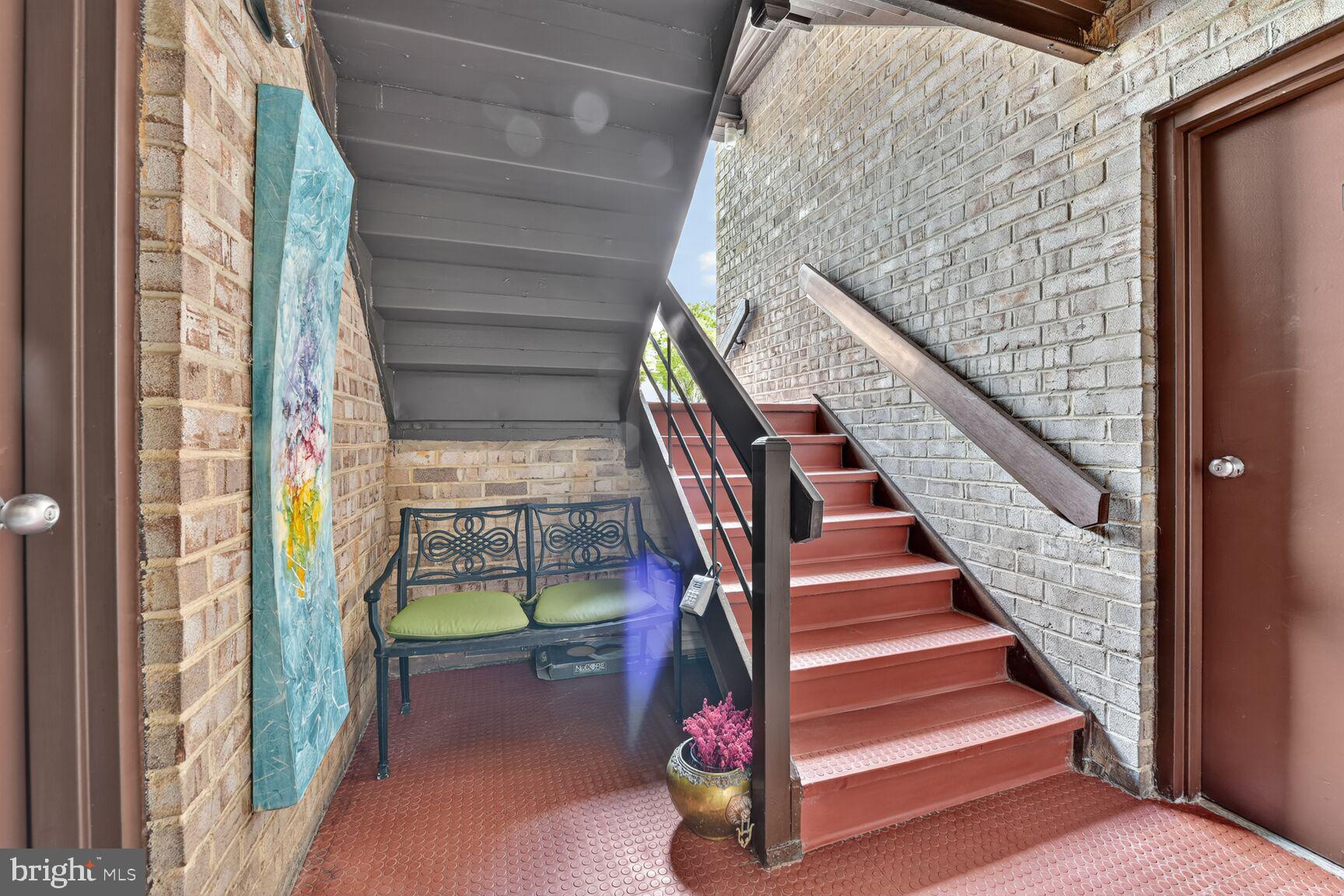 2208 Castle Rock Square, Unit 2B Reston, VA 20191 - Photo 3 of 51 a view of entryway