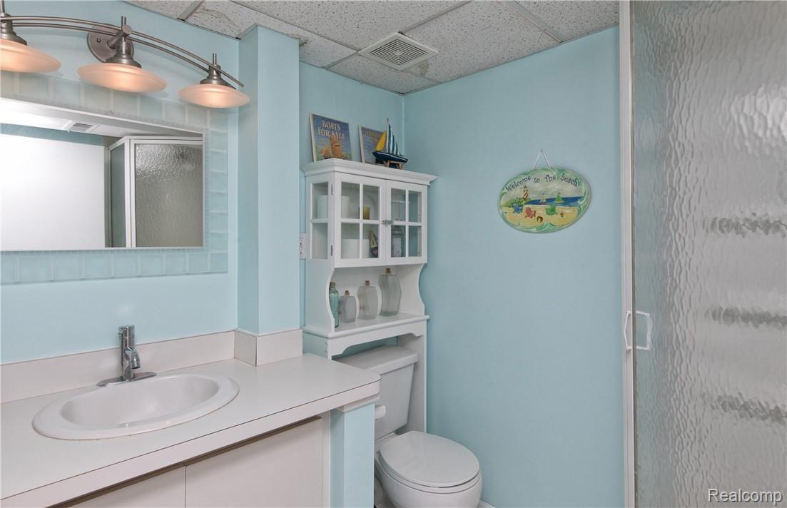7272 Hatchery Road Waterford, MI 48327 - Photo 22 of 46 Second full bath on lower level.