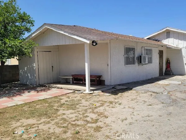 $1,800 | 18348 10th Street, Unit 2, Bloomington, CA 92316