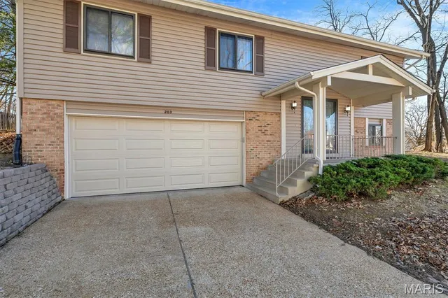 $299,900 | 203 Walden Drive, Eureka, MO 63025