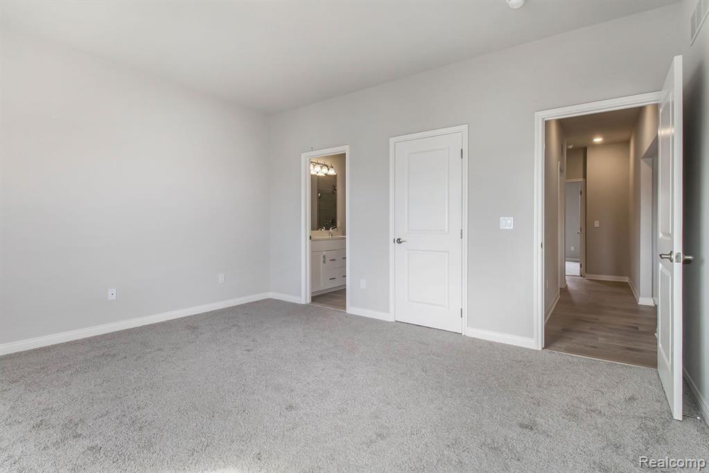9042 Rhyan Road White Lake, MI 48386 - Photo 12 of 17