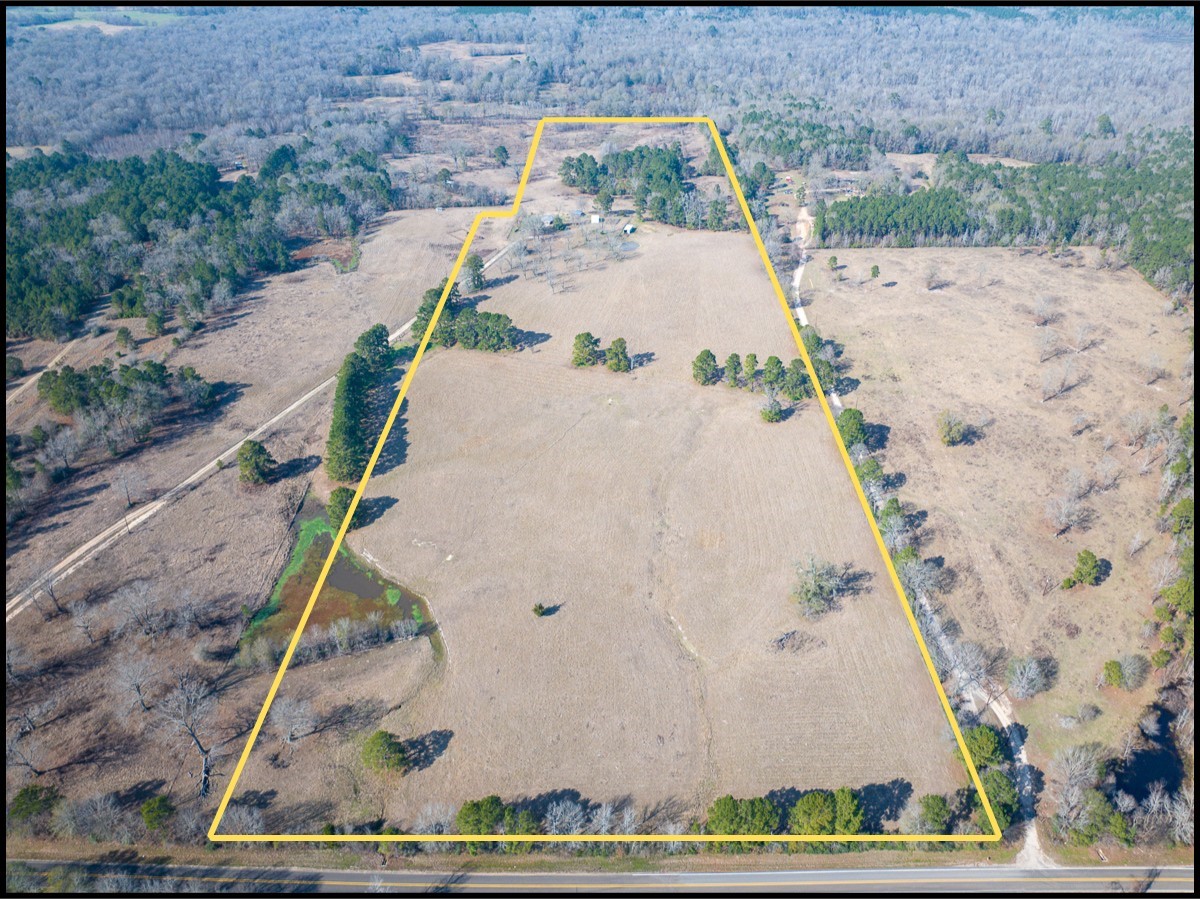 1 Fm 328 Huntington, TX 75949 - Photo 1 of 40 an aerial view of a backyard