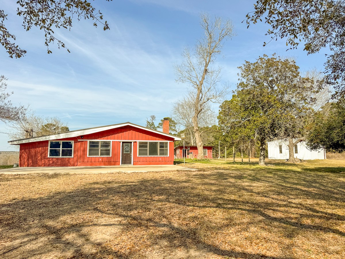 1 Fm 328 Huntington, TX 75949 - Photo 14 of 40 a front view of a house with a yard