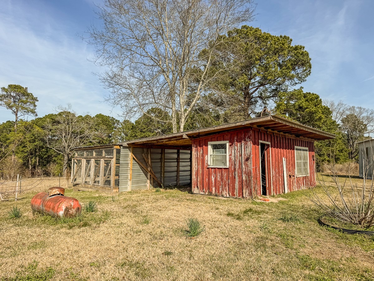 1 Fm 328 Huntington, TX 75949 - Photo 17 of 40 a front view of a house with a yard