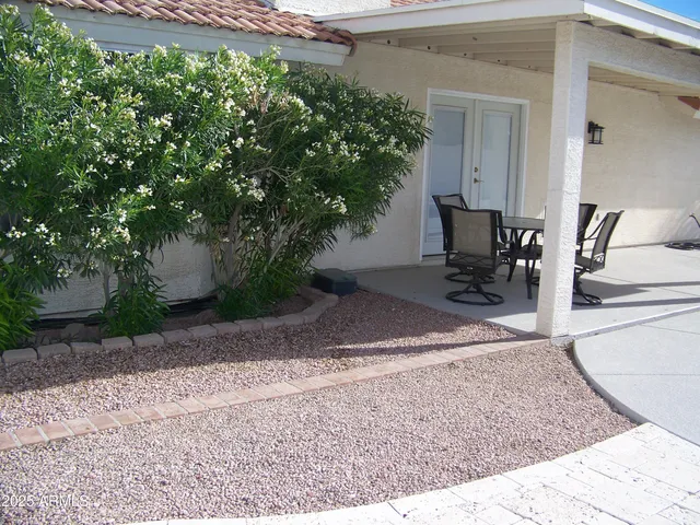 a view of outdoor space yard and porch