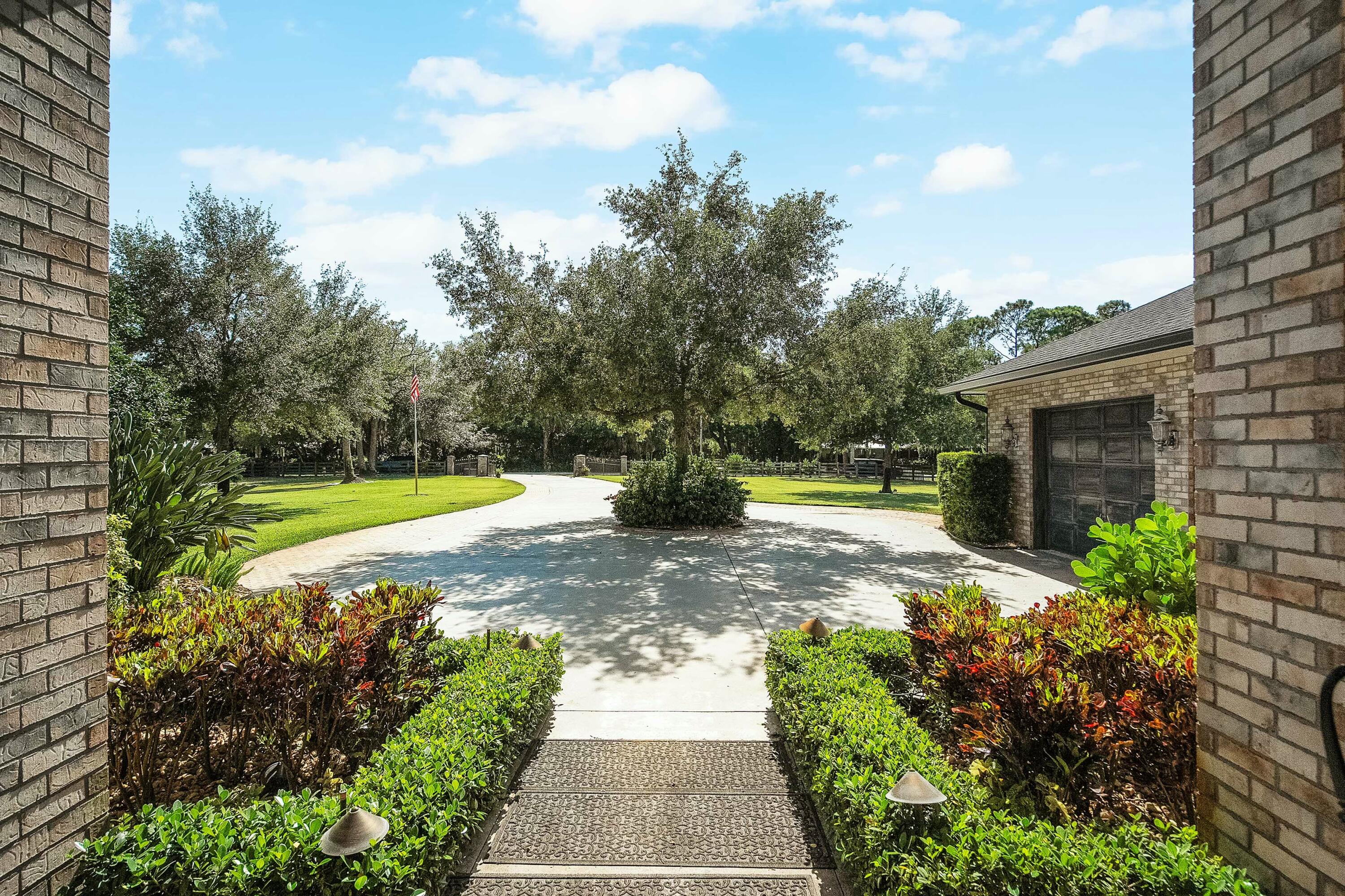 6655 Southwest Gaines Avenue Stuart, FL 34997 - Photo 15 of 46 Driveway