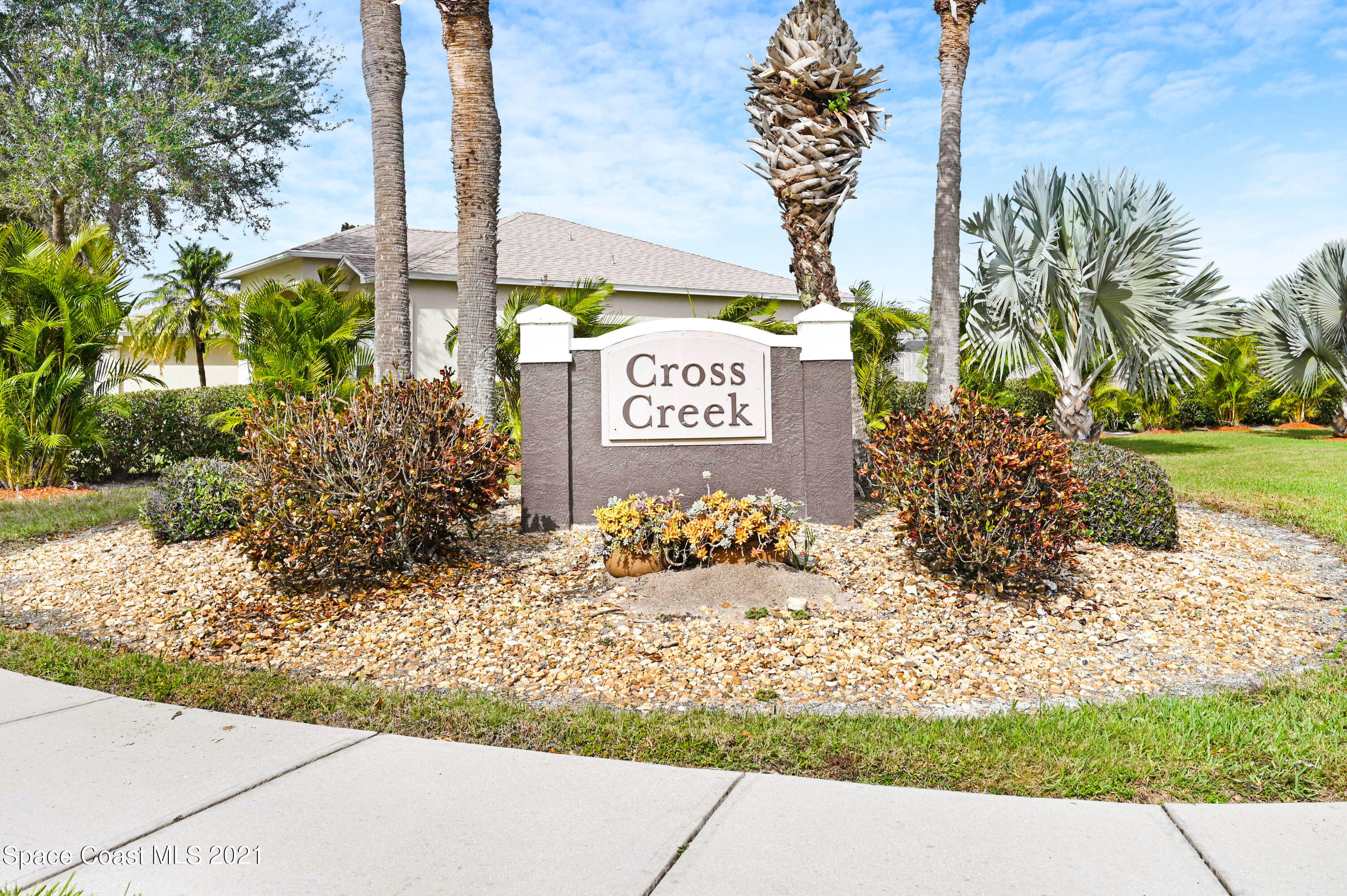 1475 Knoll Ridge Drive Melbourne, FL 32940 - Photo 2 of 39 a view of a sign board with a park
