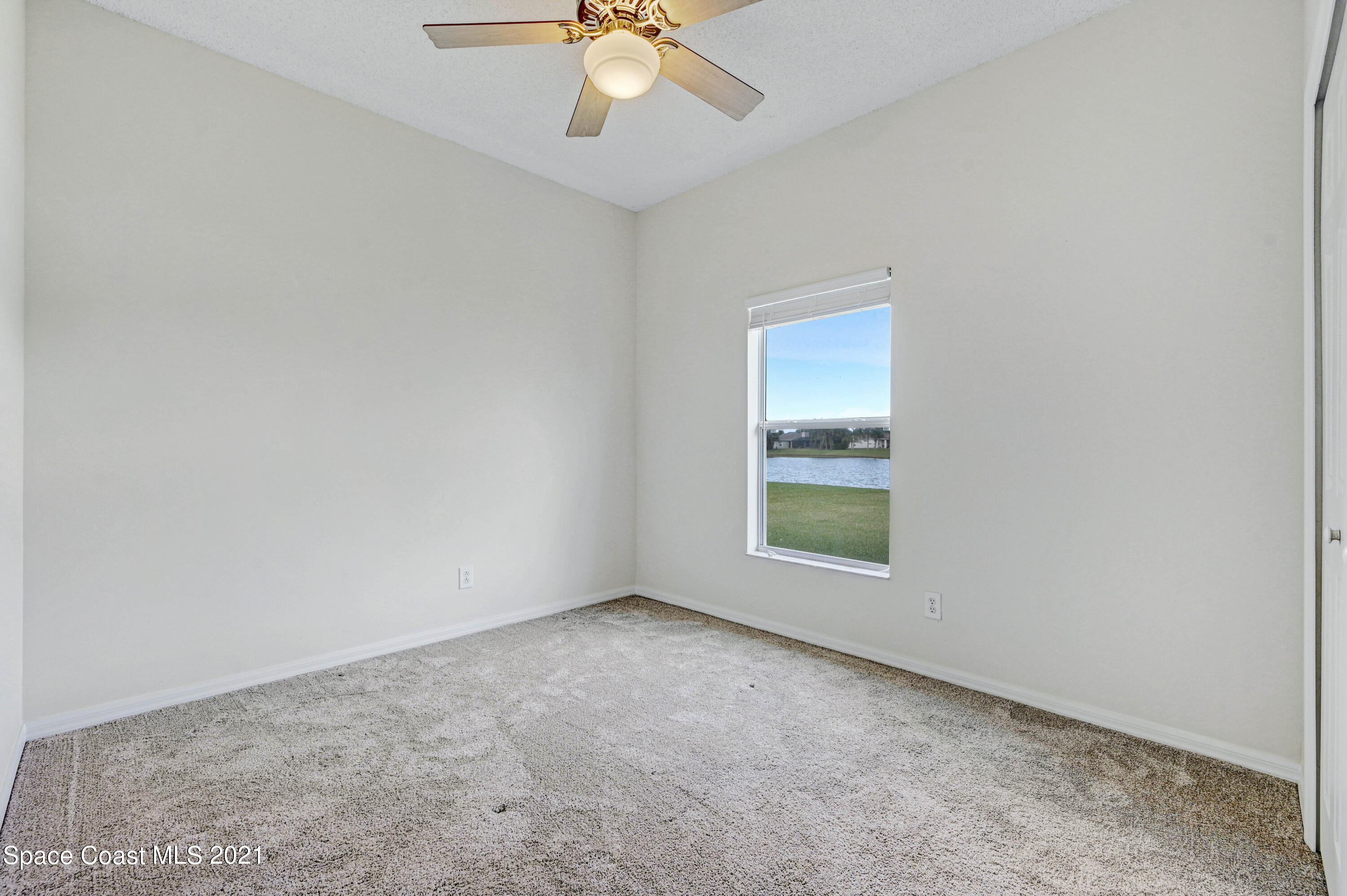1475 Knoll Ridge Drive Melbourne, FL 32940 - Photo 28 of 39 an empty room with a window