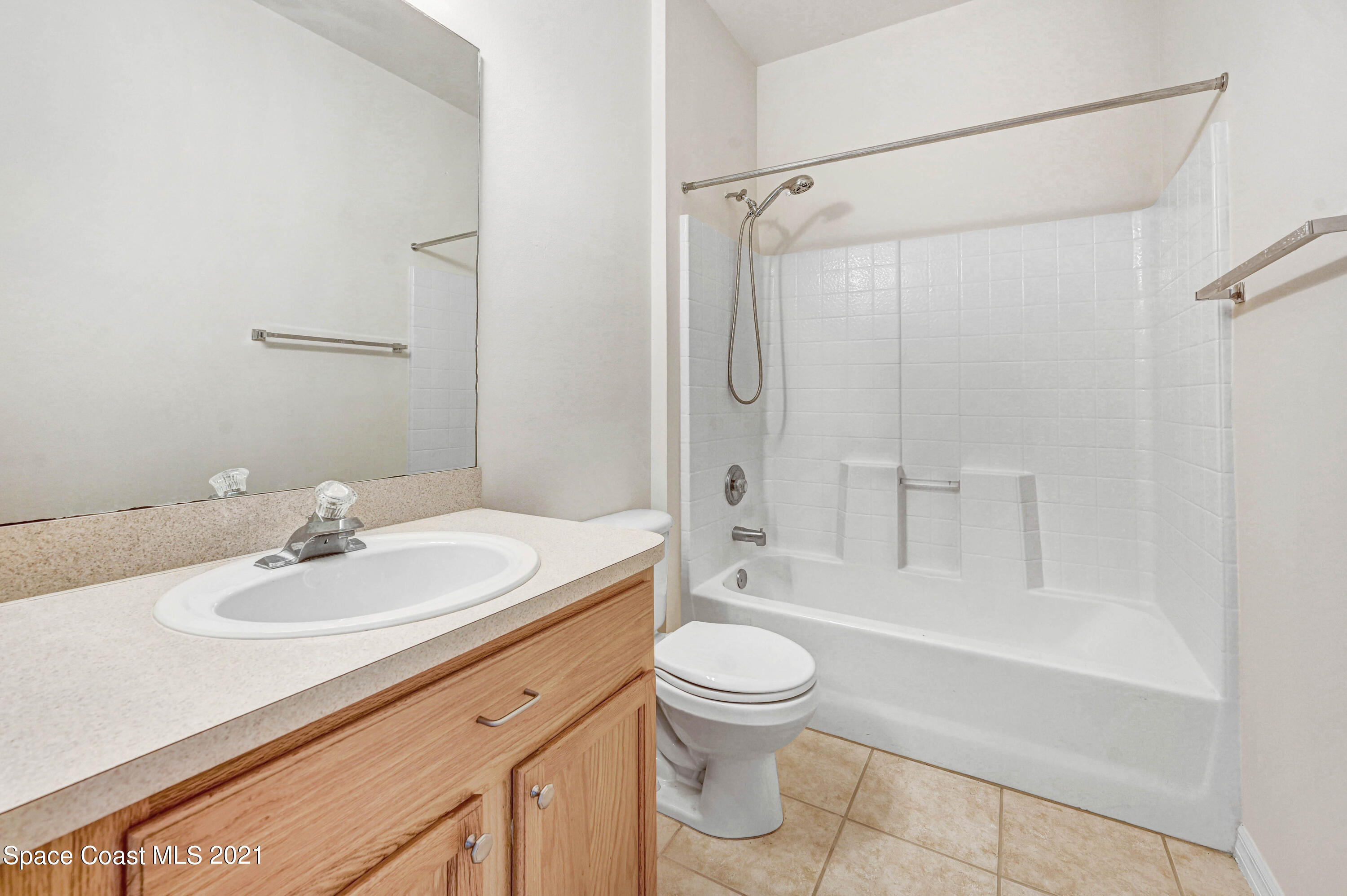 1475 Knoll Ridge Drive Melbourne, FL 32940 - Photo 29 of 39 a bathroom with a sink a toilet and shower