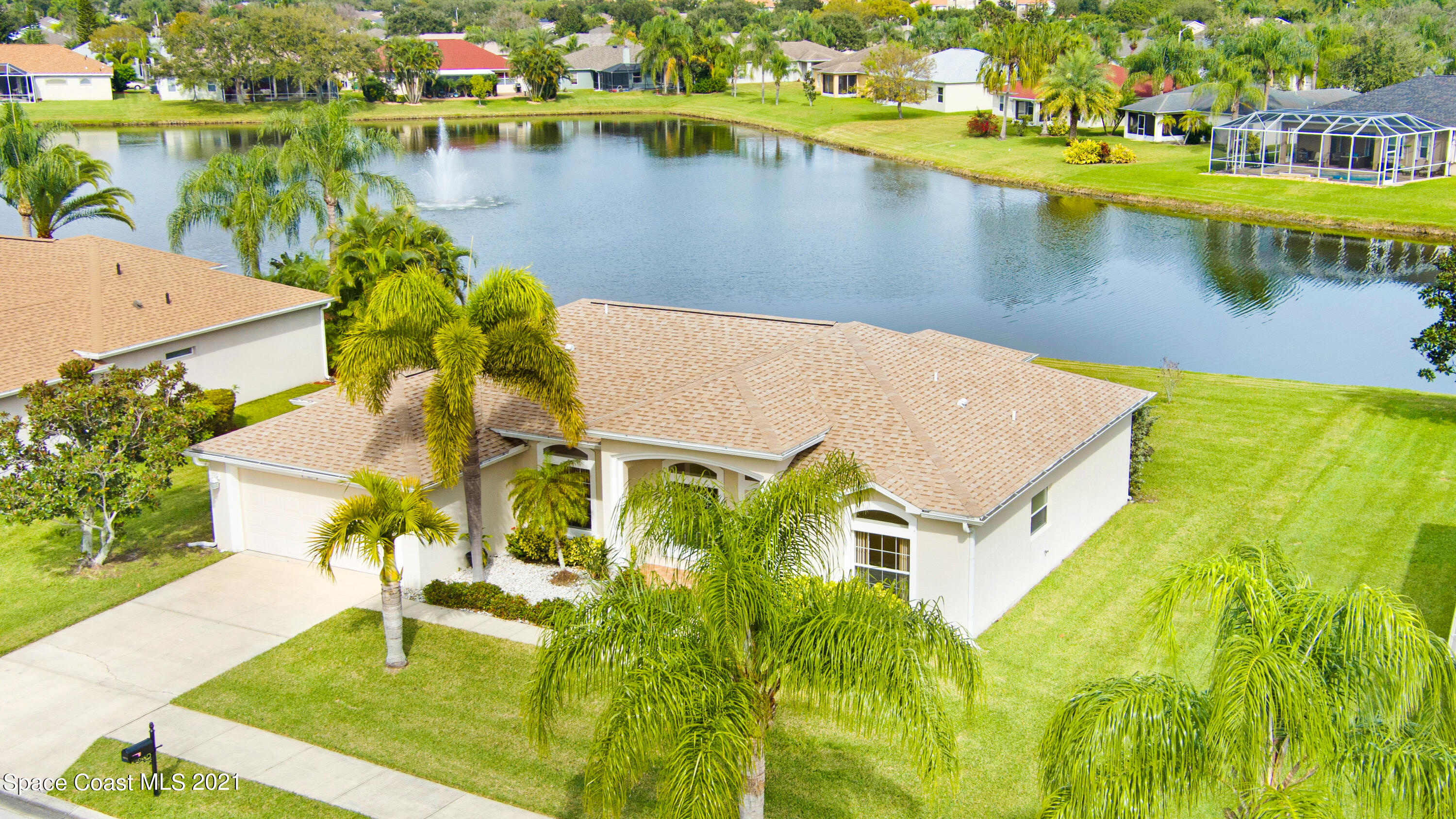 1475 Knoll Ridge Drive Melbourne, FL 32940 - Photo 3 of 39 a view of a lake with houses
